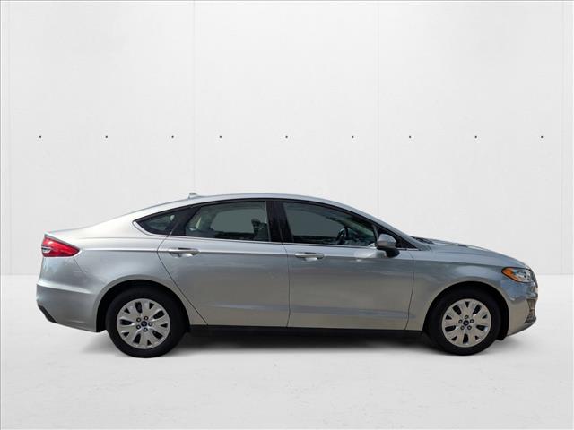 2020 Ford Fusion S photo 4