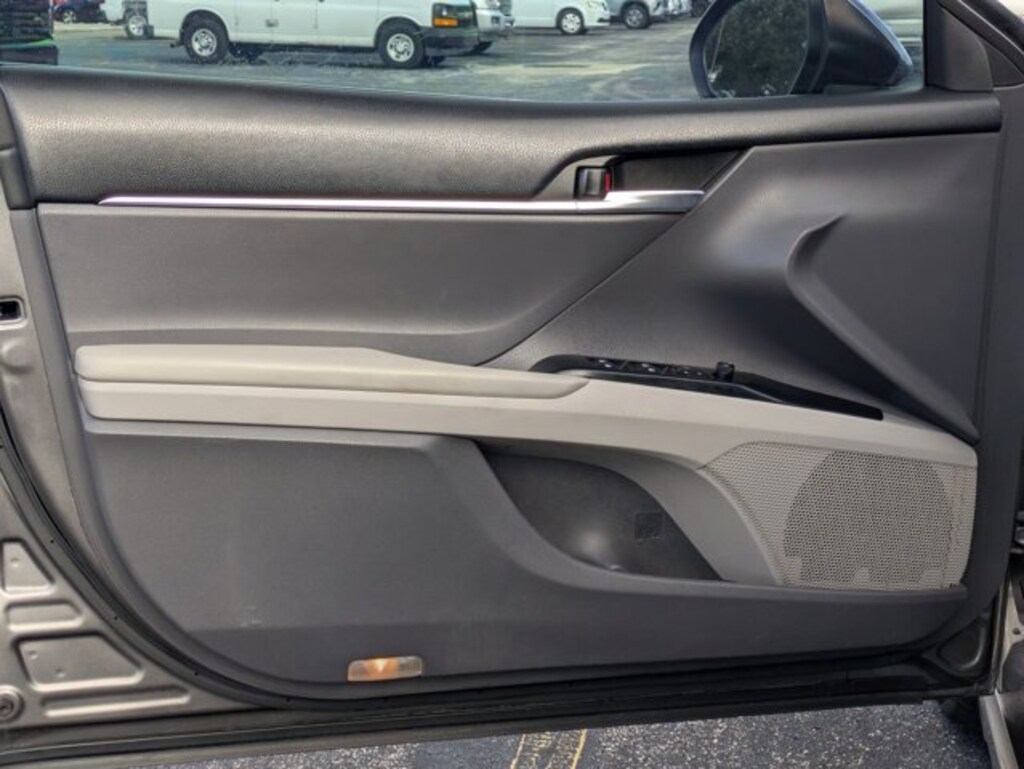 Used 2018 Toyota Camry SE Sedan