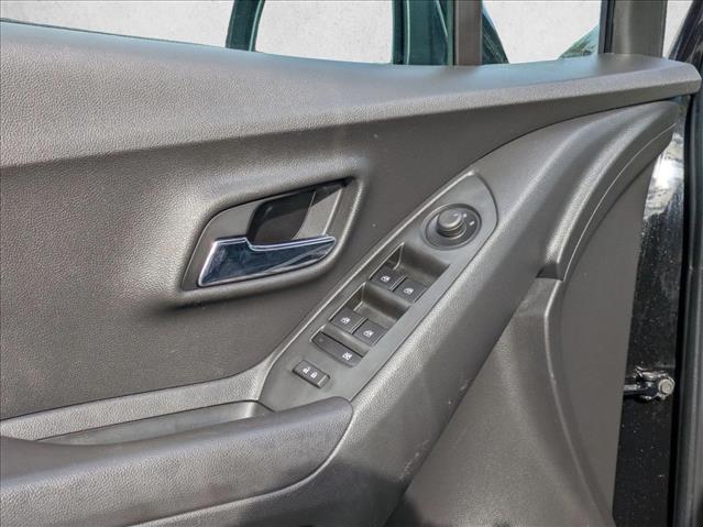 2021 Chevrolet Trax LT photo 3