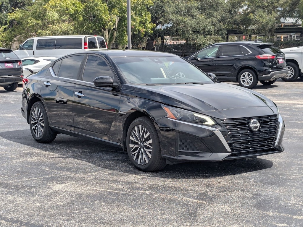 Used 2024 Nissan Altima 2.5 SV Sedan