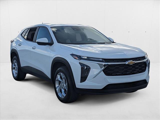 2024 Chevrolet Trax LS photo 3