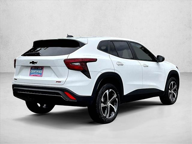 2024 Chevrolet Trax photo 2