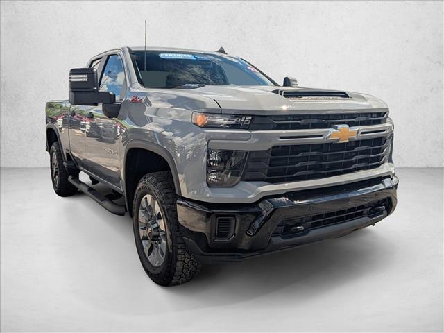 2025 Chevrolet Silverado 2500HD Custom photo 3