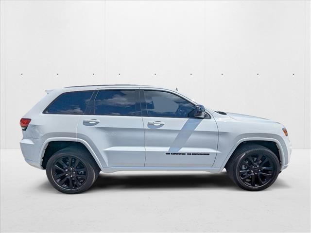 2022 Jeep Cherokee Laredo X photo 2