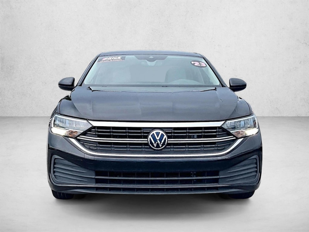 Used 2023 Volkswagen Jetta SE Sedan