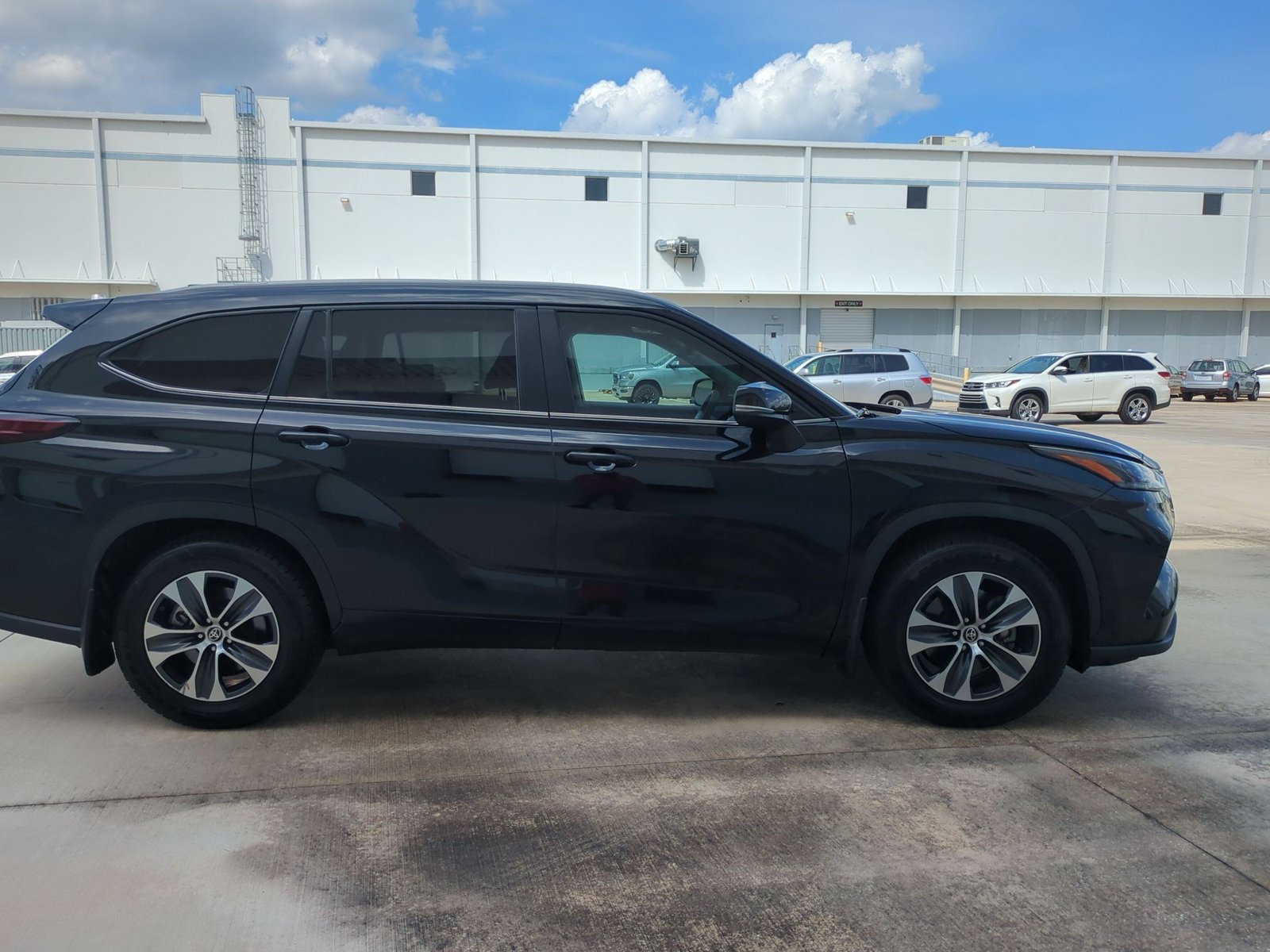 Used 2024 Toyota Highlander XLE SUV