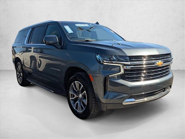 2021 Chevrolet Suburban LT photo 3