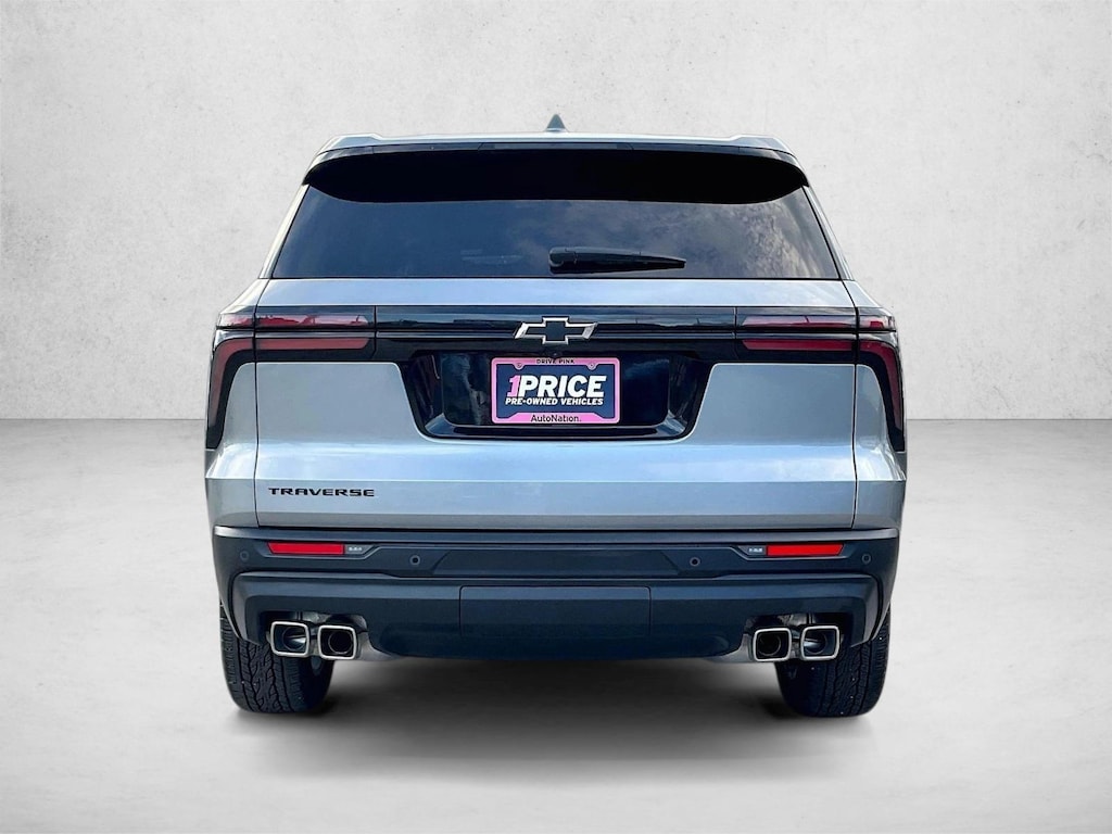 Used 2024 Chevrolet Traverse FWD LS SUV