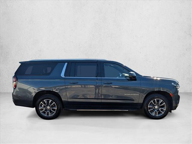 2021 Chevrolet Suburban LT photo 4