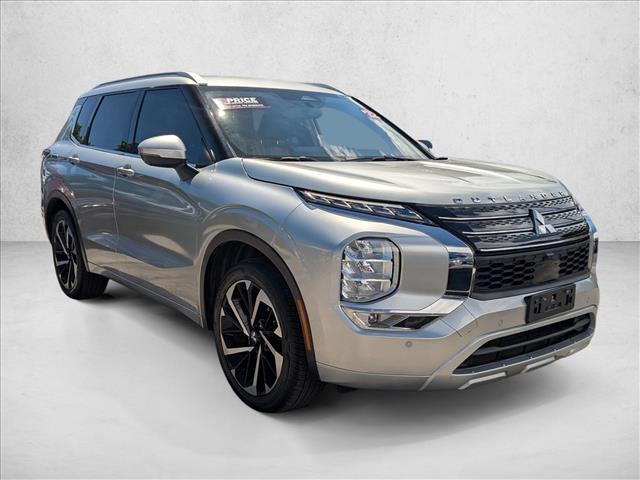 2022 Mitsubishi Outlander SEL photo 3