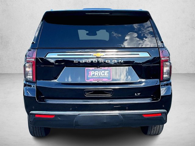 2023 Chevrolet Suburban LT photo 4