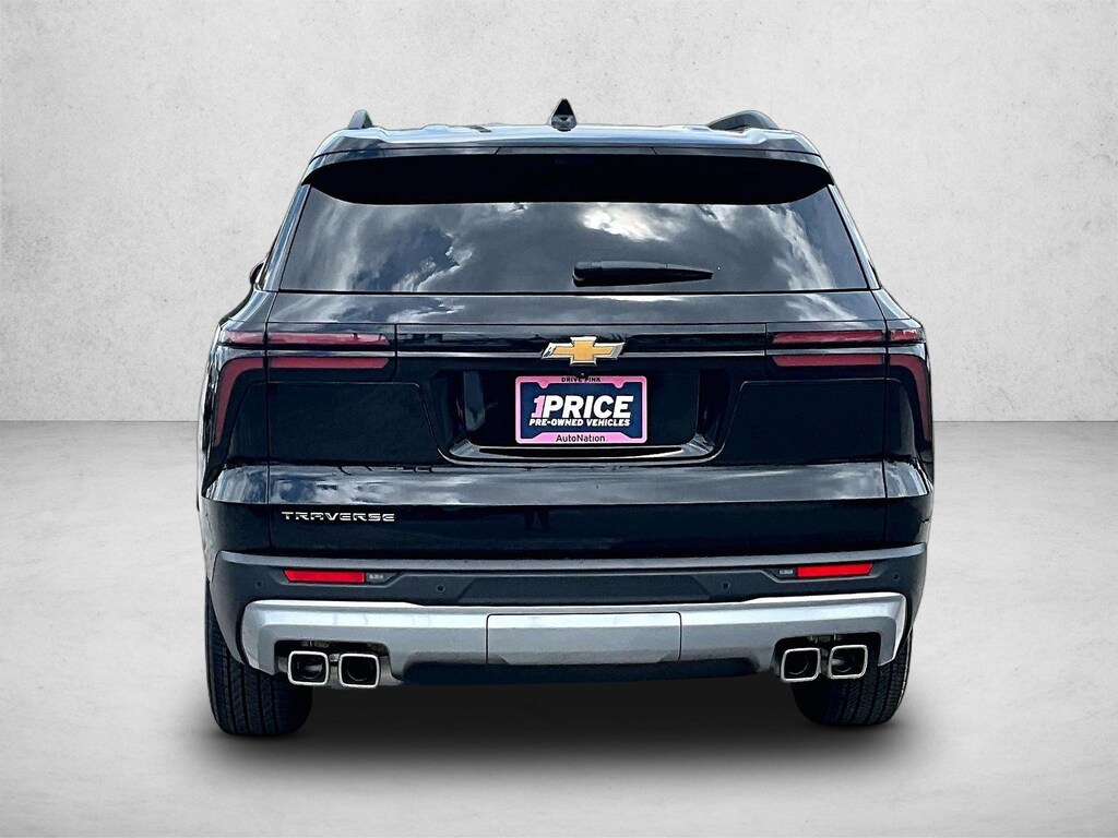 Used 2026 Chevrolet Traverse FWD LT SUV