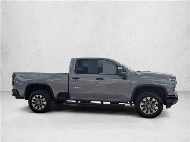 2025 Chevrolet Silverado 2500HD Custom photo 4