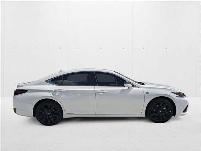 2022 Lexus ES 300h F SPORT photo 4