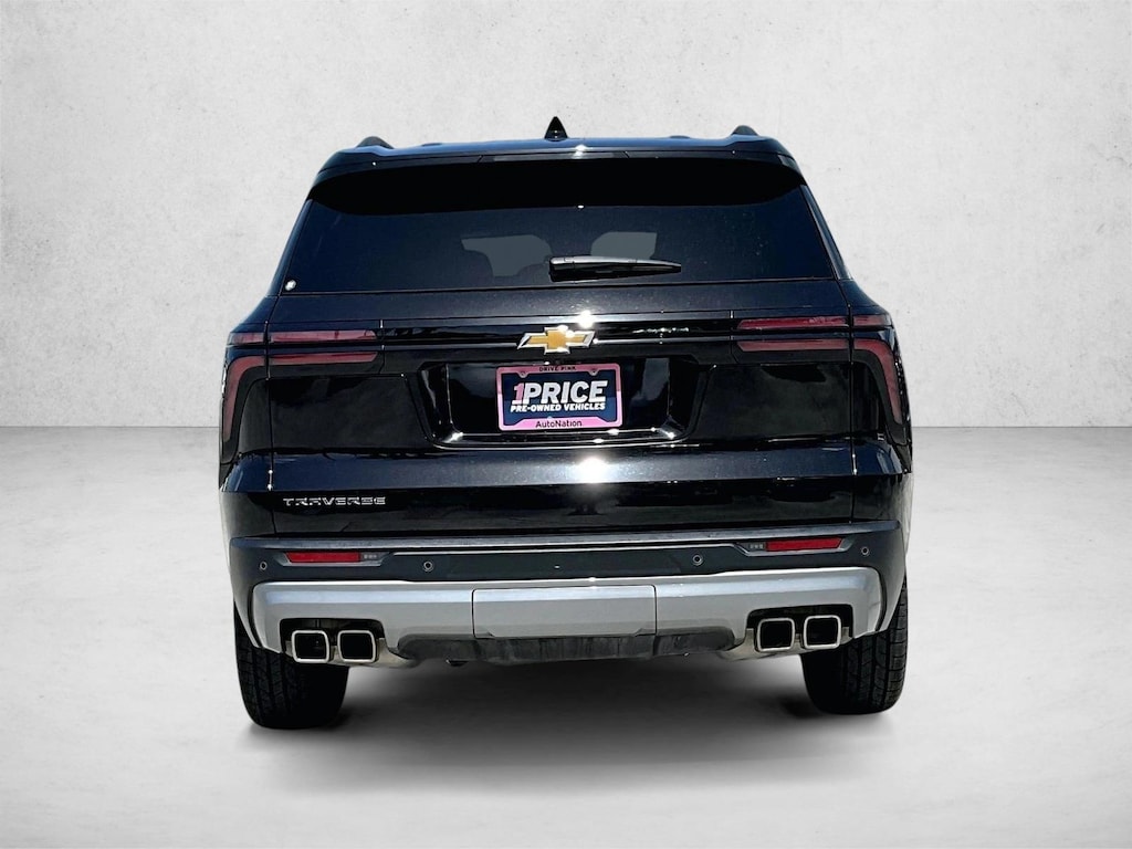Used 2025 Chevrolet Traverse FWD LT SUV