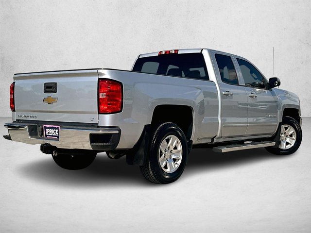 2017 Chevrolet Silverado 1500 LT photo 2