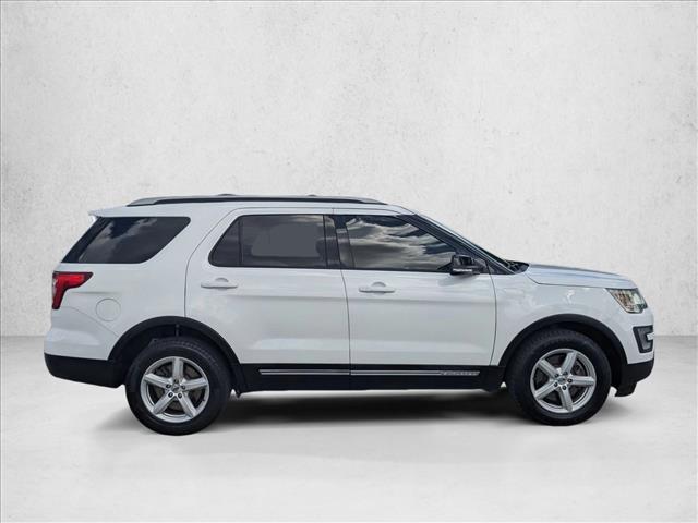 2017 Ford Explorer XLT photo 3