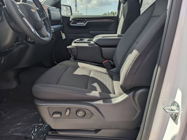 2025 Chevrolet Silverado 1500 LT photo 4