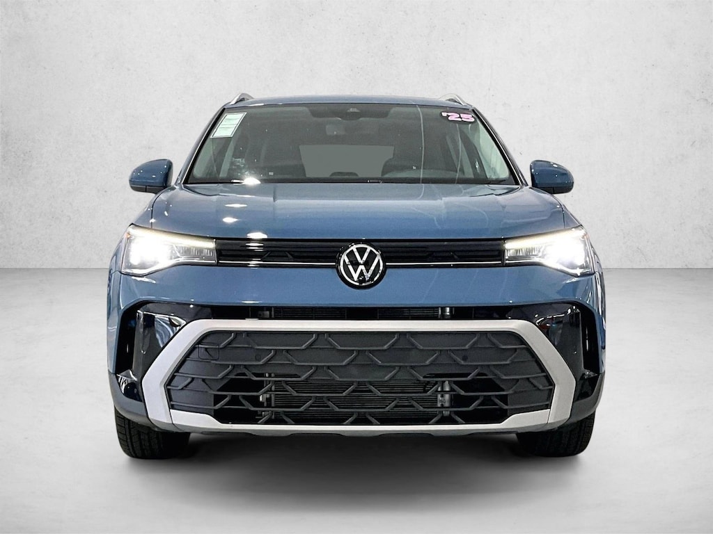 Used 2025 Volkswagen Taos SE SUV