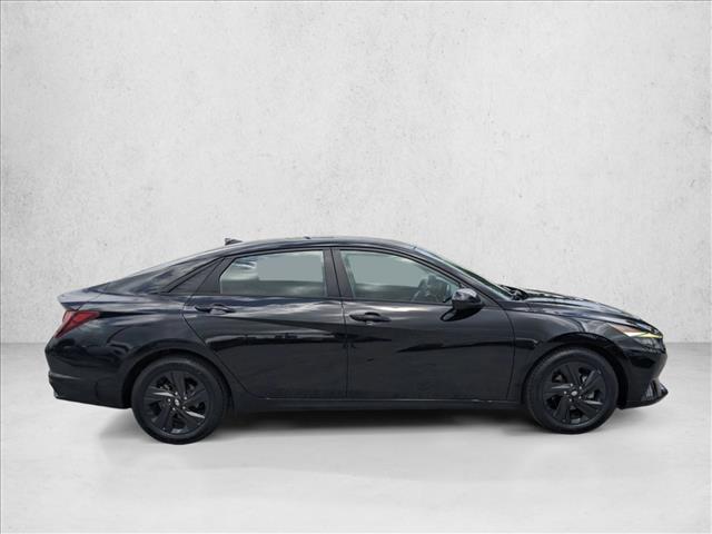 2021 Hyundai Elantra SEL photo 4