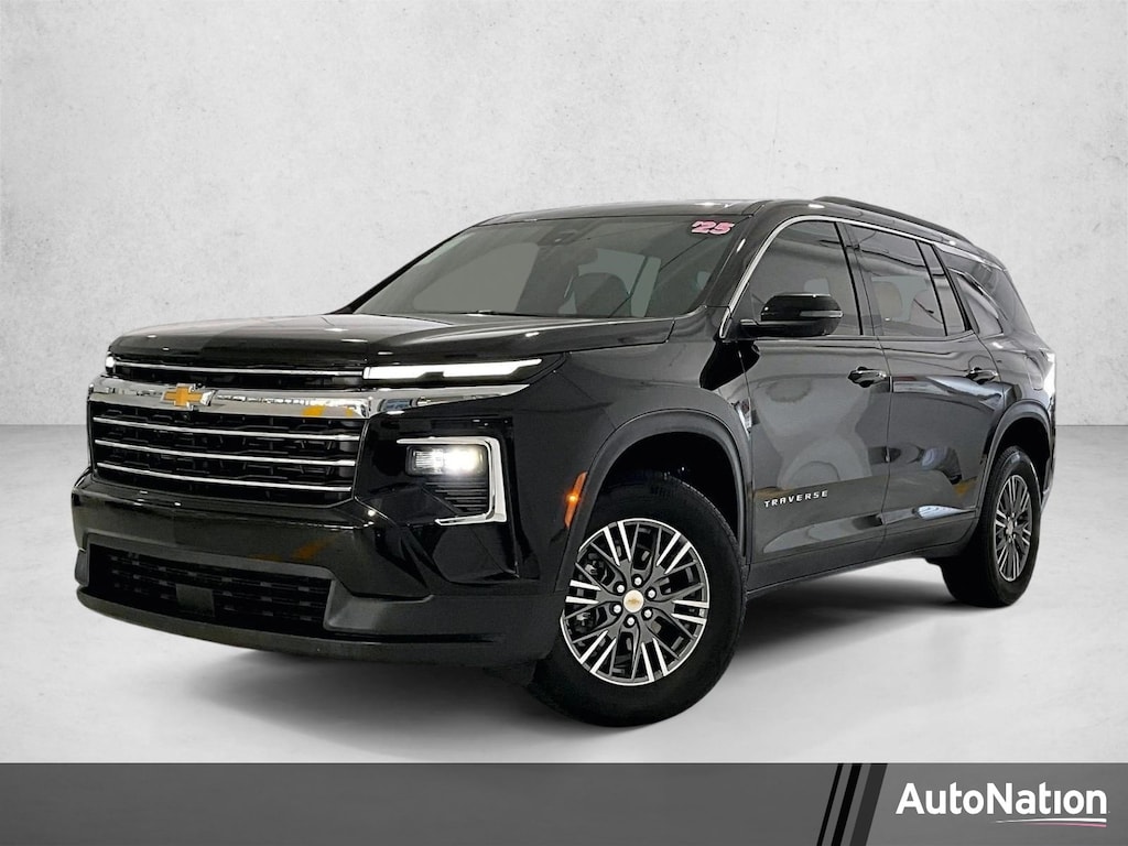 Used 2025 Chevrolet Traverse FWD LT SUV