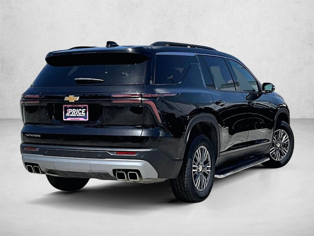 Used 2025 Chevrolet Traverse FWD LT SUV