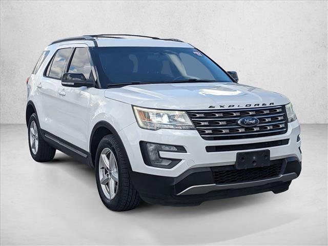 2017 Ford Explorer XLT photo 2