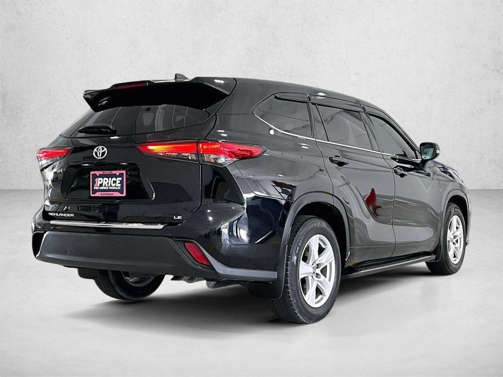 Used 2022 Toyota Highlander LE SUV