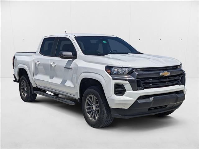 2023 Chevrolet Colorado LT photo 3