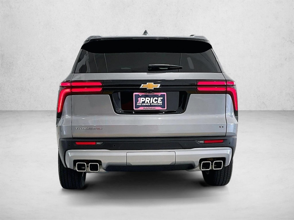 Used 2024 Chevrolet Traverse FWD LT SUV