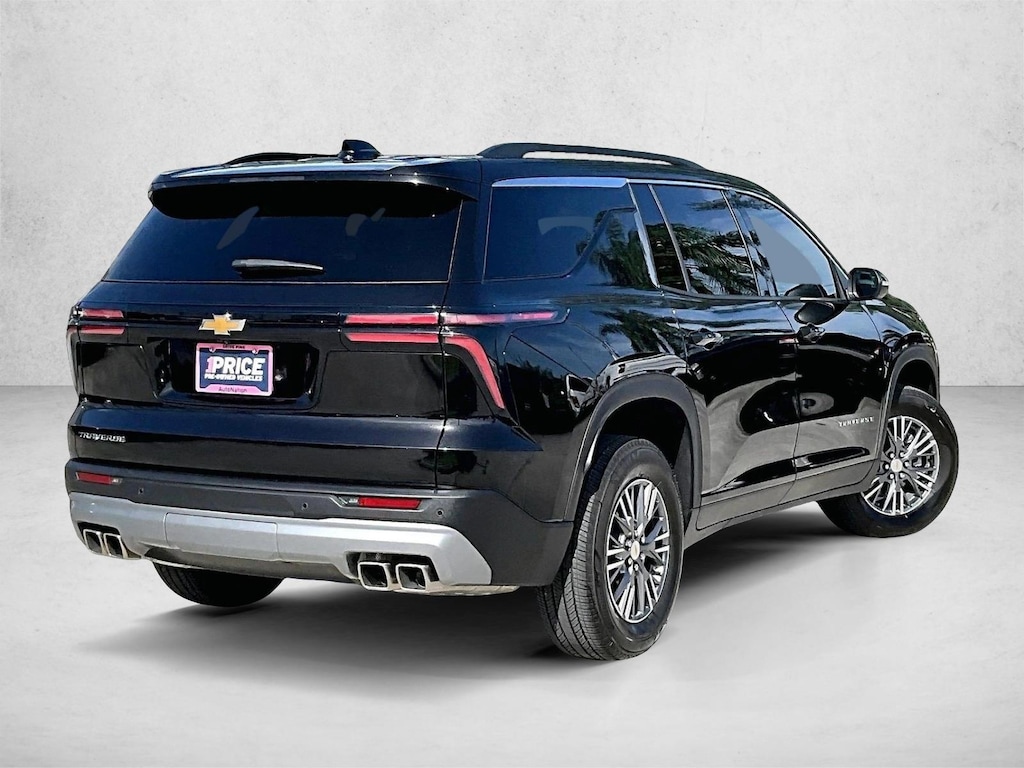 Used 2025 Chevrolet Traverse FWD LT SUV