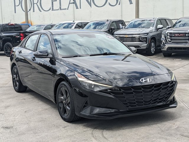 2021 Hyundai Elantra SEL photo 2