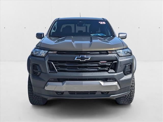 2025 Chevrolet Colorado Trail Boss photo 2