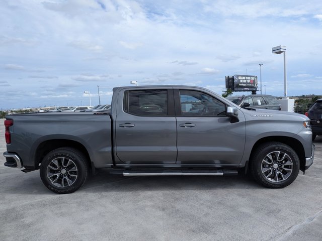 2021 Chevrolet Silverado 1500 LT photo 3