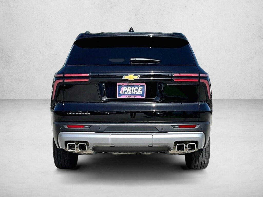 Used 2025 Chevrolet Traverse FWD LT SUV