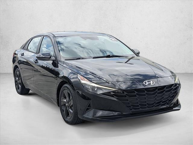 2021 Hyundai Elantra SEL photo 3