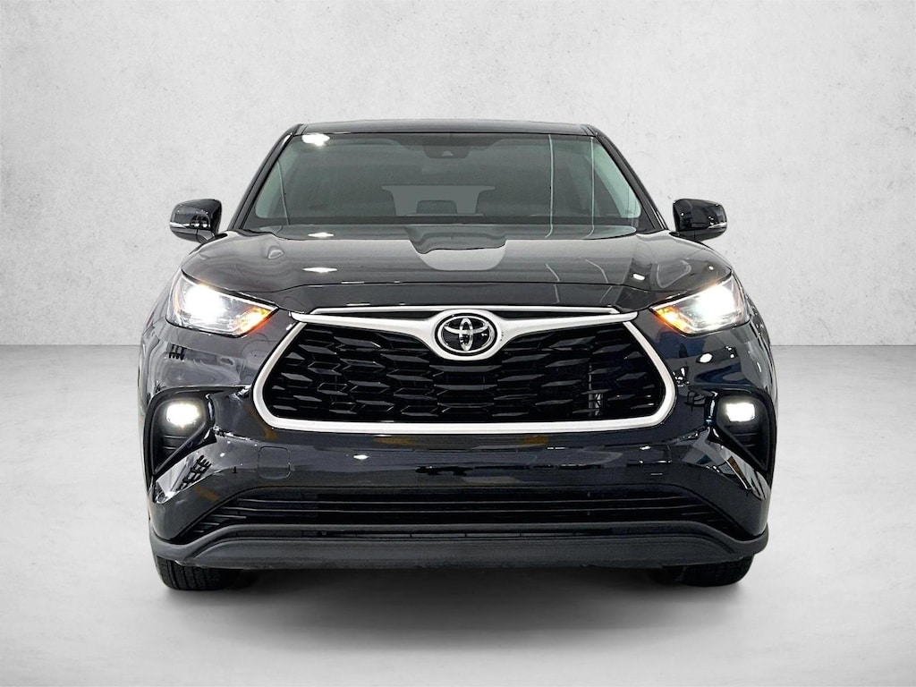 Used 2022 Toyota Highlander LE SUV