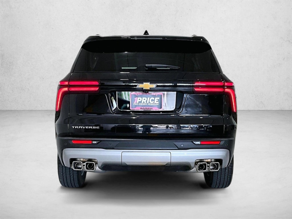 Used 2025 Chevrolet Traverse FWD LT SUV