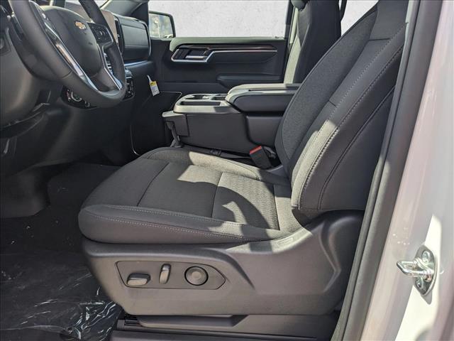 2025 Chevrolet Silverado 1500 LT photo 4