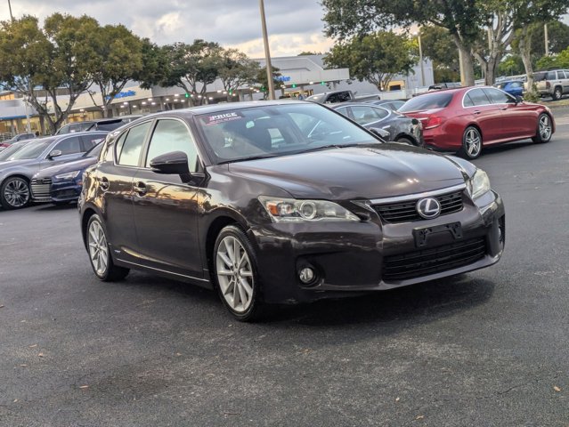 2013 Lexus CT 200h photo 2