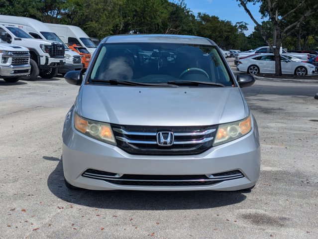 2015 Honda Odyssey LX photo 2