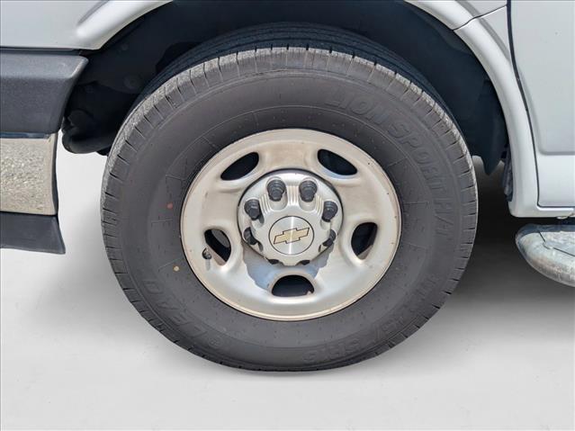 2020 Chevrolet Express 2500 Cargo Van photo 3