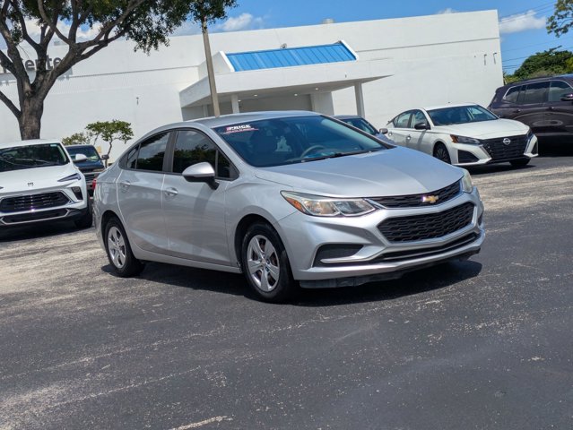 2017 Chevrolet Cruze LS photo 3