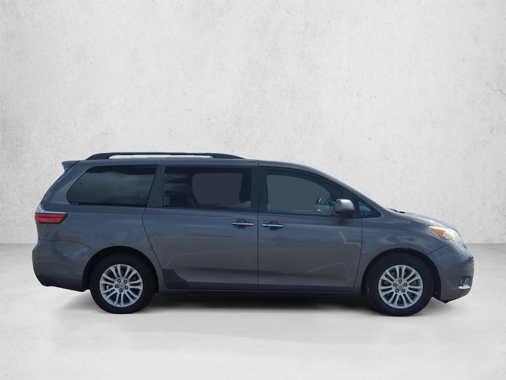 Used 2017 Toyota Sienna XLE Premium Van