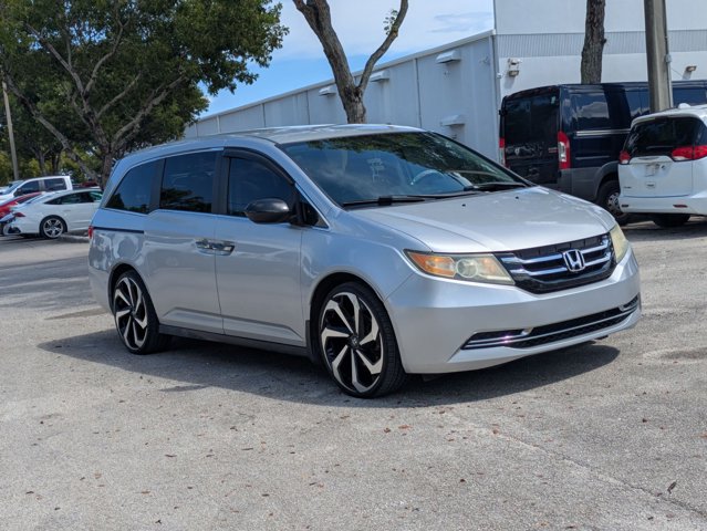 2015 Honda Odyssey LX photo 3