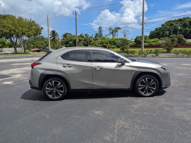 2019 Lexus UX 200 photo 4