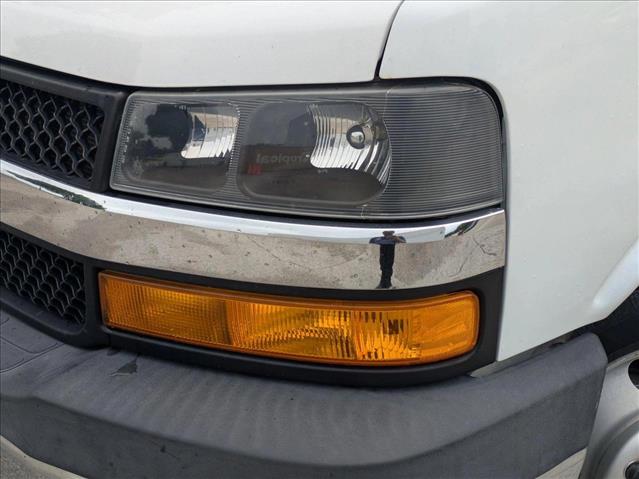 2019 Chevrolet Express Cutaway 3500 photo 2