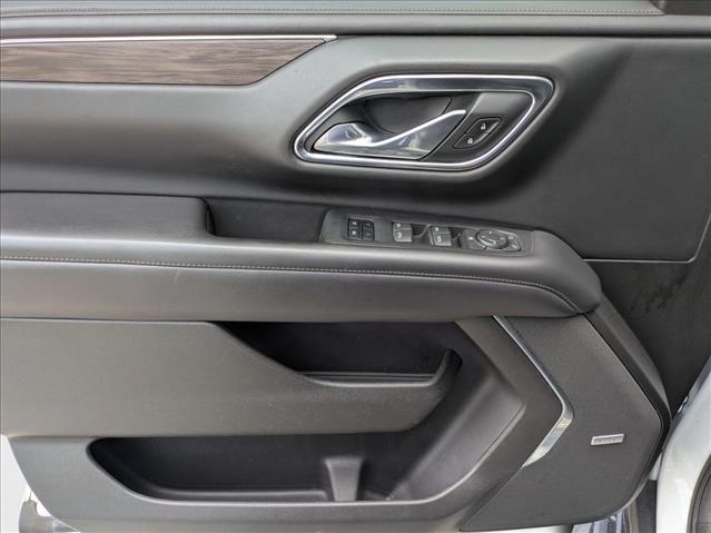 2021 Chevrolet Suburban LT photo 2
