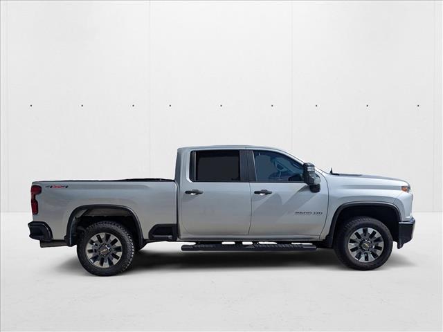 2023 Chevrolet Silverado 2500HD Custom photo 4