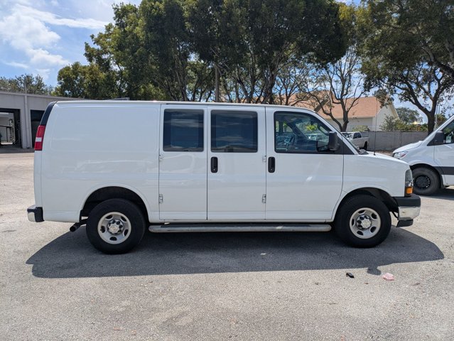 2021 Chevrolet Express 2500 Cargo Van photo 3